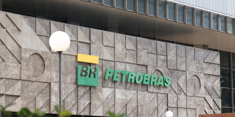 Economia: Petrobras teria perdido 30% em valor de mercado desde outubro, aponta consultora Economia: Petrobras teria perdido 30% em valor de mercado desde outubro, aponta consultora