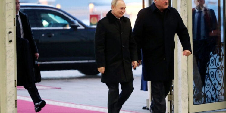 Guerra na Ucrânia: Rússia ataca Kiev com ‘kamikaze’ em meio a rumores de envolvimento direto de Belarus no conflito Guerra na Ucrânia: Rússia ataca Kiev com ‘kamikaze’ em meio a rumores de envolvimento direto de Belarus no conflito