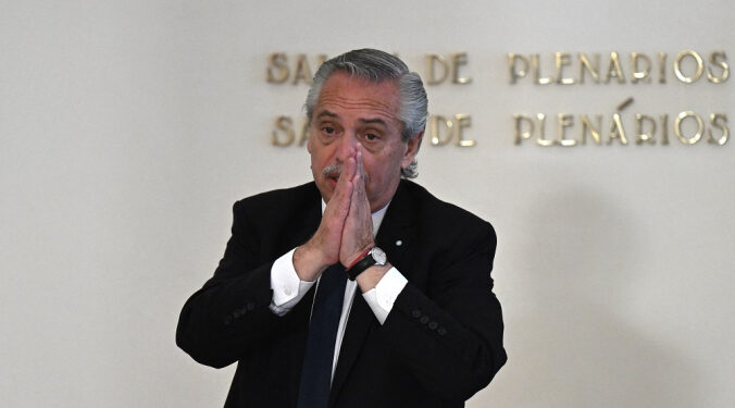 Argentina: País entra em conflito com FMI e diz que efeitos da guerra devem ser compensados em dívida Argentina: País entra em conflito com FMI e diz que efeitos da guerra devem ser compensados em dívida