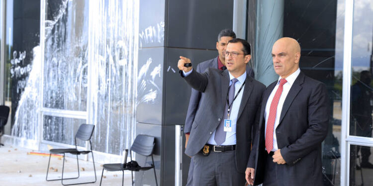 Moraes: Ministro afastou Ibaneis sem pedido de órgãos de investigação ou parlamentares Moraes: Ministro afastou Ibaneis sem pedido de órgãos de investigação ou parlamentares