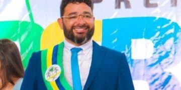 Peritoró: “A marca da nossa gestão é a valorização profissional” diz Dr. Júnior ao conceder reajuste aos professores