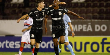 Copinha: Corinthians sofre, mas vira contra o Fast Clube e vence por 3 a 1