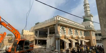 Paquistão: Sobe para 95 o número de mortos em atentado suicida em mesquita