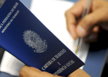 Economia: Desemprego recua, mas informalidade ainda é expressiva, diz IBGE