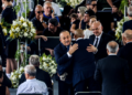 Autoridades internacionais e ídolos do Santos comparecem ao velório de Pelé para se despedir do Rei; veja quem foi Autoridades internacionais e ídolos do Santos comparecem ao velório de Pelé para se despedir do Rei; veja quem foi