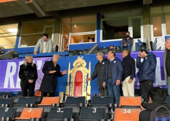 Homenagem: Time do México instala trono permanente na arquibancada em homenagem a Pelé