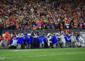 Susto: Jogo da NFL é suspenso após jogador desmaiar e sair de ambulância Susto: Jogo da NFL é suspenso após jogador desmaiar e sair de ambulância