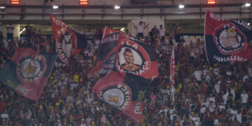 Ofensas: Torcida do Flamengo é criticada por música ofensiva com Pelé e Maradona