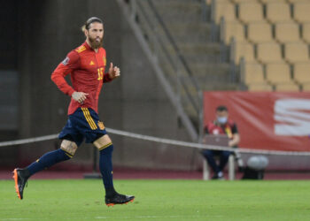 Sergio Ramos anuncia aposentadoria da seleção espanhola e ataca técnico: ‘Disse que não contará comigo’