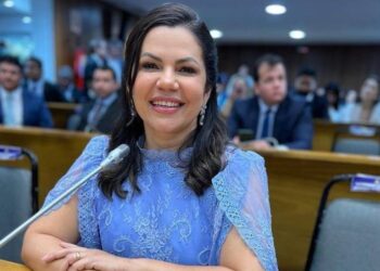 Solange Almeida: Deputada foi empossada oficialmente nesta quarta-feira (1)