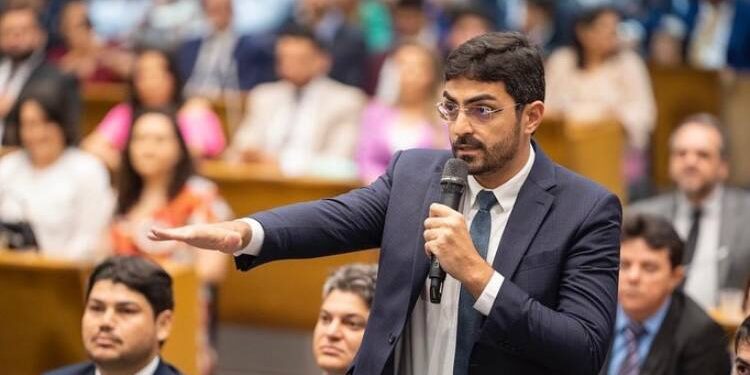 Florêncio Neto: Deputado foi empossado nesta quarta-feira (1) Florêncio Neto: Deputado foi empossado nesta quarta-feira (1)