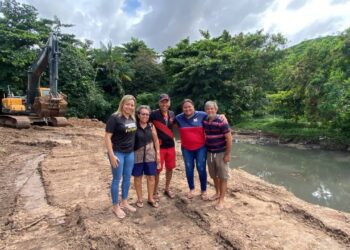 Magnólia Dias: Professora acompanha limpeza do canal Forquilha, Cohab, Cohatrac