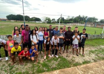 Magnólia Dias: Professora visita Projeto Revelação na comunidade Tibirizinho