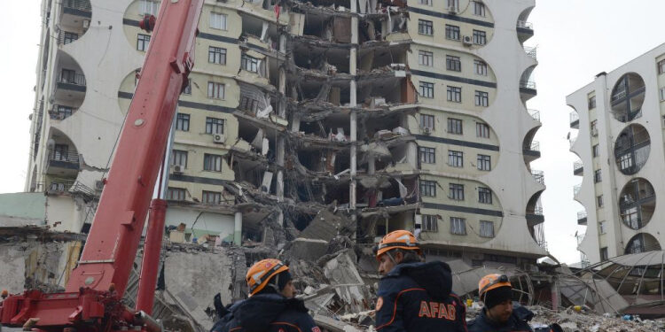 Tragédia: Mortos na Turquia e na Síria passam de 35 mil com expectativa de aumento Tragédia: Mortos na Turquia e na Síria passam de 35 mil com expectativa de aumento