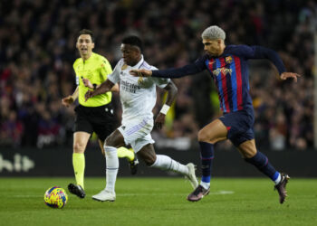 Racismo: Vinicius Júnior recebe ofensas racistas e até ameaças de morte durante clássico com o Barcelona