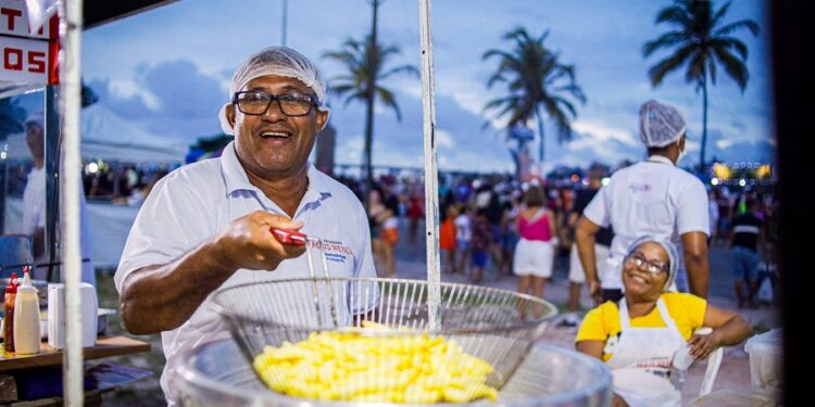Mais Renda: Governo e Famem assinam acordo para expansão do Programa Mais Renda Mais Renda: Governo e Famem assinam acordo para expansão do Programa Mais Renda
