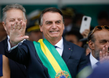 Volta de Bolsonaro ao Brasil: Forças de segurança proíbem manifestação no aeroporto e desfile em carro aberto