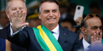 Volta de Bolsonaro ao Brasil: Forças de segurança proíbem manifestação no aeroporto e desfile em carro aberto