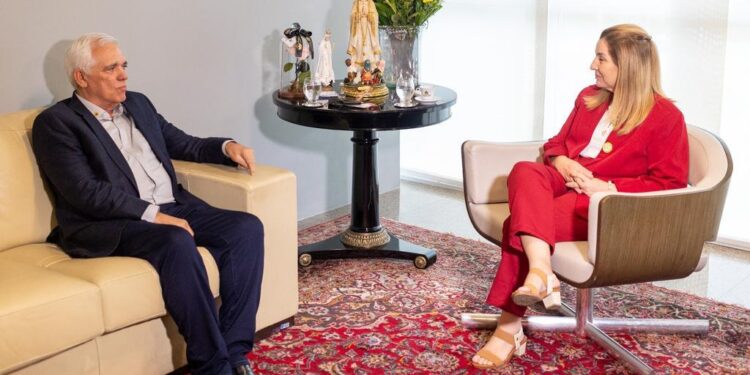 Iracema Vale: Deputada recebe visita do vice-governador do Piauí Themístocles Filho Iracema Vale: Deputada recebe visita do vice-governador do Piauí Themístocles Filho