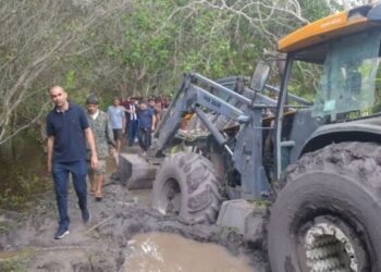 Wallas Rocha: “Não vou aceitar que jagunços intimidem famílias”, diz prefeito em visita a localidade invadida em SBRP