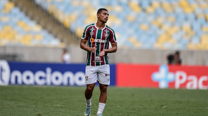 André diz que Fluminense é favorito contra o Flamengo: ‘Estamos jogando mais’ André diz que Fluminense é favorito contra o Flamengo: ‘Estamos jogando mais’