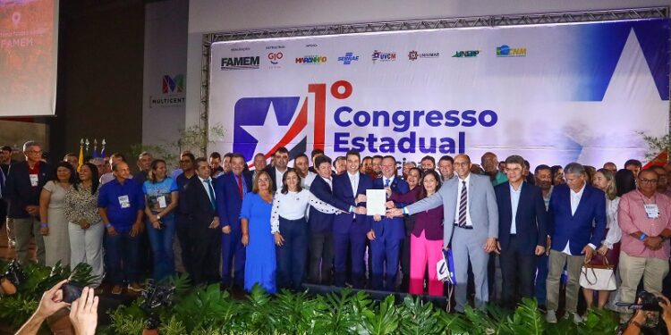 Brandão: Governador firma acordos em benefício dos 217 municípios durante o 1º Congresso do Municipalismo Maranhense Brandão: Governador firma acordos em benefício dos 217 municípios durante o 1º Congresso do Municipalismo Maranhense
