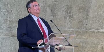 Flávio Dino: Ministro defende criação de órgão que fiscalize redes sociais