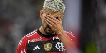 Desfalque: Arrascaeta desfalca Flamengo nas finais do Carioca contra o Fluminense