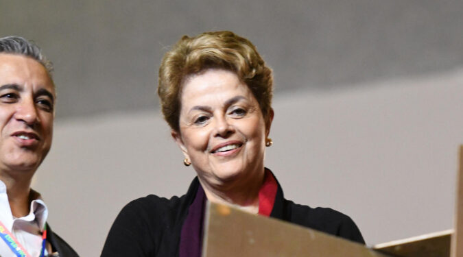 Economia: Salário de R$ 2,65 milhões por ano de Dilma no banco dos Brics divide opiniões
