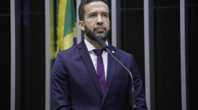 Ofensa Pessoal: PL vai ao Conselho de Ética da Câmara contra Janones por chamar Nikolas Ferreira de ‘chupetinha’ Ofensa Pessoal: PL vai ao Conselho de Ética da Câmara contra Janones por chamar Nikolas Ferreira de ‘chupetinha’