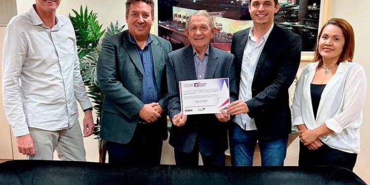 FAMEM: Presidente Ivo Rezende esteve na sede do Jornal O Imparcial, na tarde de hoje FAMEM: Presidente Ivo Rezende esteve na sede do Jornal O Imparcial, na tarde de hoje