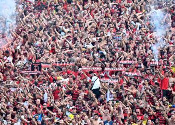 Pesquisa mostra Flamengo, Corinthians e São Paulo como times de maiores torcidas no Brasil; veja lista completa