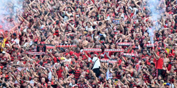 Pesquisa mostra Flamengo, Corinthians e São Paulo como times de maiores torcidas no Brasil; veja lista completa