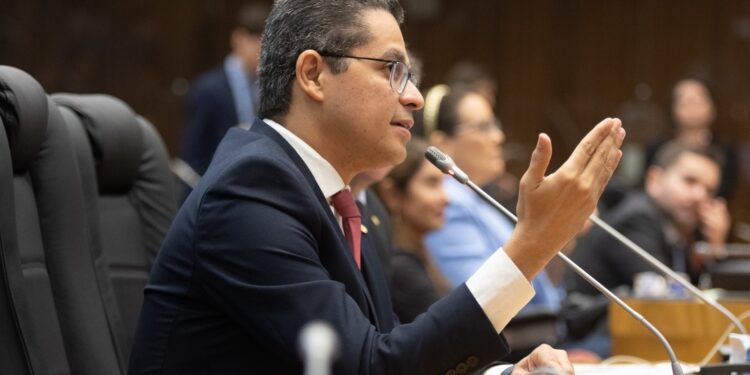 Carlos Lula: “É preciso ter cautela para não dar respostas inadequadas a problemas complexos”, diz deputado sobre violência nas escolas