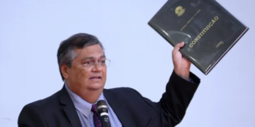 Flávio Dino: Ministro determina que PF investigue neonazistas no Brasil