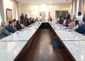 FAMEM: Miltinho Aragão participa de reunião para assinar o termo de criação do CIPAE FAMEM: Miltinho Aragão participa de reunião para assinar o termo de criação do CIPAE