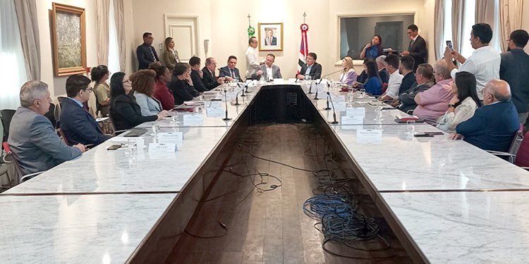 FAMEM: Miltinho Aragão participa de reunião para assinar o termo de criação do CIPAE FAMEM: Miltinho Aragão participa de reunião para assinar o termo de criação do CIPAE