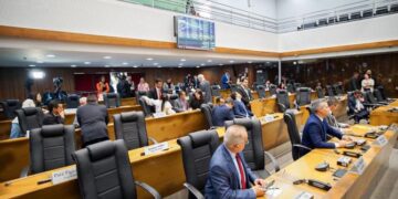 ALEMA: Assembleia aprova MP que garante reajuste salarial aos professores da educação básica do Maranhão