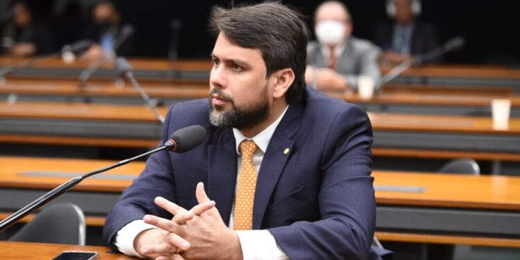 Pedro Lucas Fernandes: Deputado apresenta emenda para assegurar benefícios em dobro para autistas Pedro Lucas Fernandes: Deputado apresenta emenda para assegurar benefícios em dobro para autistas