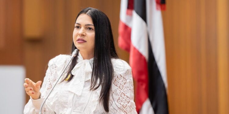 Janaina Ramos: Deputada indica Restaurante Popular para São João do Paraíso e Senador La Rocque Janaina Ramos: Deputada indica Restaurante Popular para São João do Paraíso e Senador La Rocque
