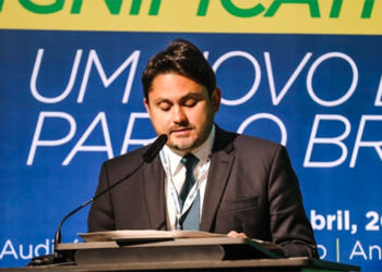 Juscelino Filho: Ministro destaca conectividade universal e significativa em seminário