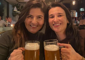 Liberdade: Brasileiras brindam após ficarem mais de 30 dias presas na Alemanha por malas trocadas