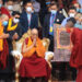 Polêmica: Dalai lama pede a criança para ‘chupar sua língua’ durante audiência e se desculpa após repercussão negativa