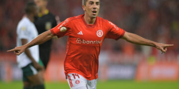 Brasileirão: Internacional derrota Goiás e entra no G4 do Brasileiro; Mano Menezes recusa Corinthians