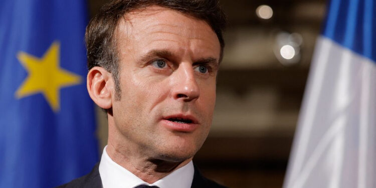 Macron: Presidente francês admite erros na defesa da reforma da previdência Macron: Presidente francês admite erros na defesa da reforma da previdência