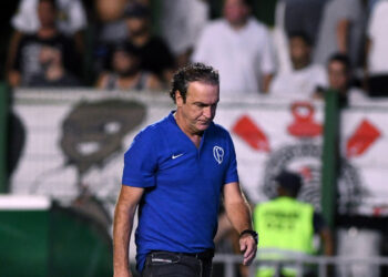 Cuca: Treinador procura Duílio Monteiro Alves para desfazer contrato e deixar o Corinthians Cuca: Treinador procura Duílio Monteiro Alves para desfazer contrato e deixar o Corinthians