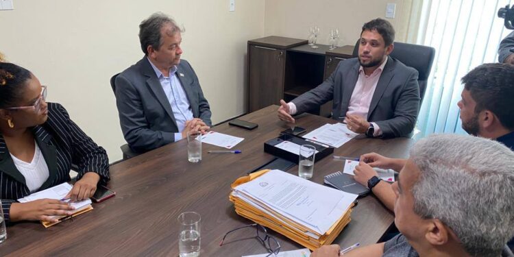 FAMEM: Federação e governo do estado criam grupo para trabalhar pelas escolas indígenas FAMEM: Federação e governo do estado criam grupo para trabalhar pelas escolas indígenas