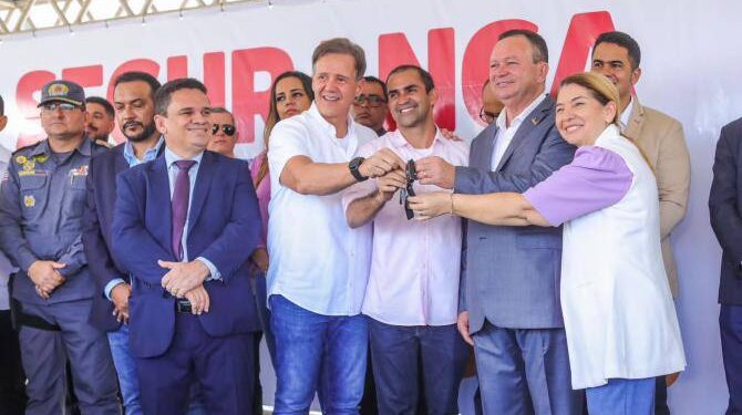 Iracema Vale: Deputada destaca importância de investimentos na segurança em ato de entrega de viaturas