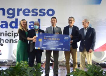 FAMEM: Federação entrega prêmios do programa Tarifa Social aos municípios