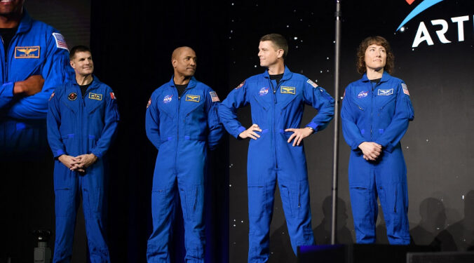 Nasa anuncia tripulação que vai à Lua em 2024; veja quem são os escolhidos Nasa anuncia tripulação que vai à Lua em 2024; veja quem são os escolhidos
